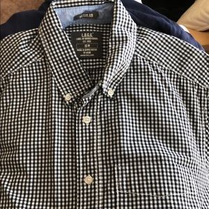 Button- down long sleeve gingham shirt